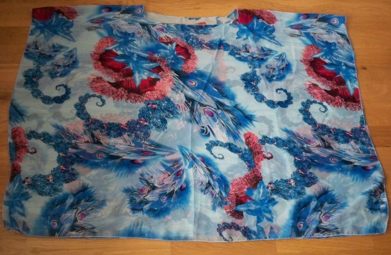 Blå mönstrad blus/poncho. Bit'avant