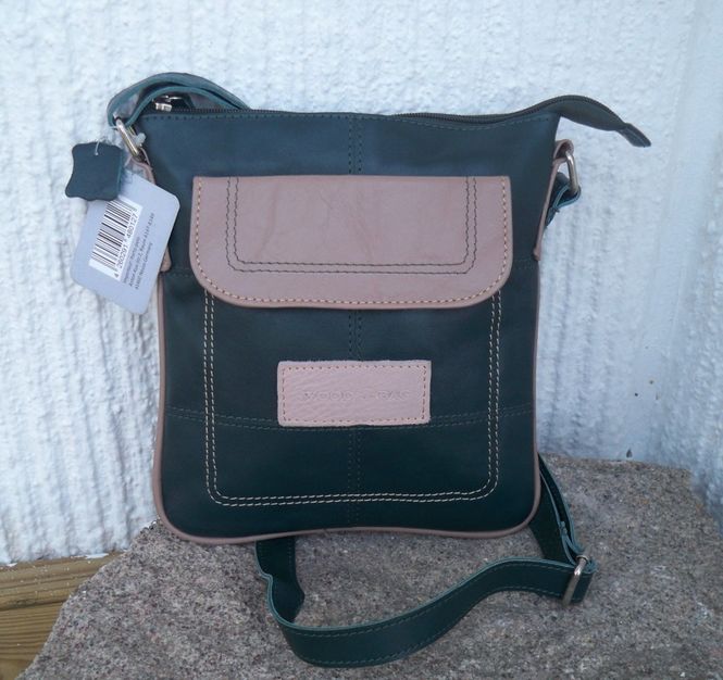 Huvudbild Liten skinnväska med axelrem Grön Beige