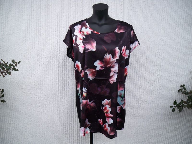 Svart Rrosa Blommig Tunika Blus Spor. Ze-Ze