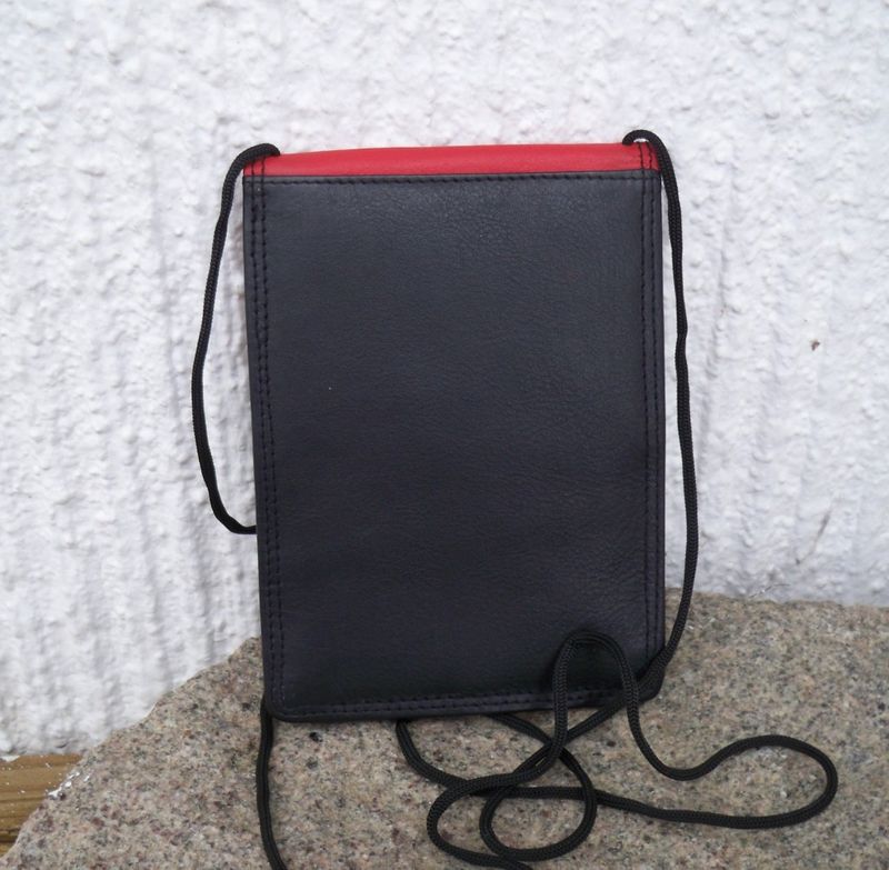 Neck Pouch Halspåse Läder Svart Röd