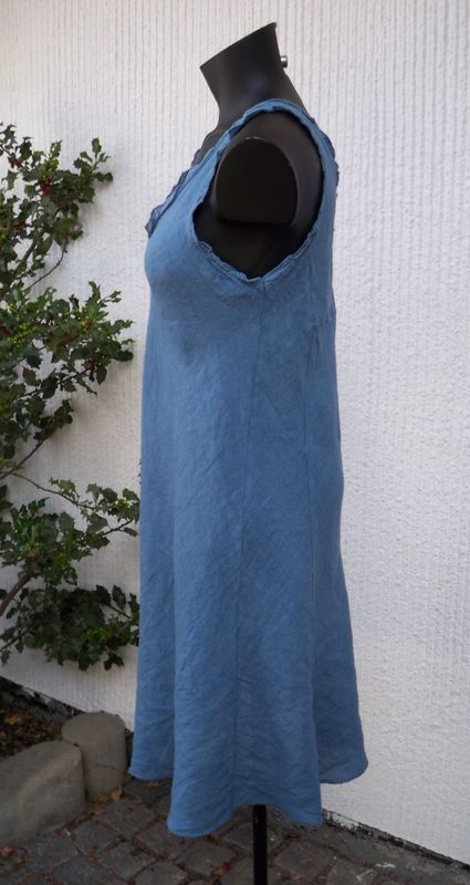 Jeansblå Knälång Ärmlös Linneklänning. Made in Italy