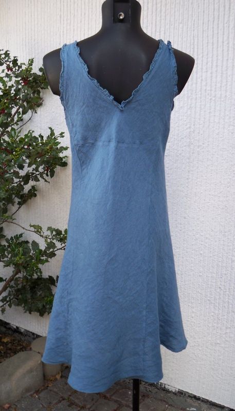 Jeansblå Knälång Ärmlös Linneklänning. Made in Italy