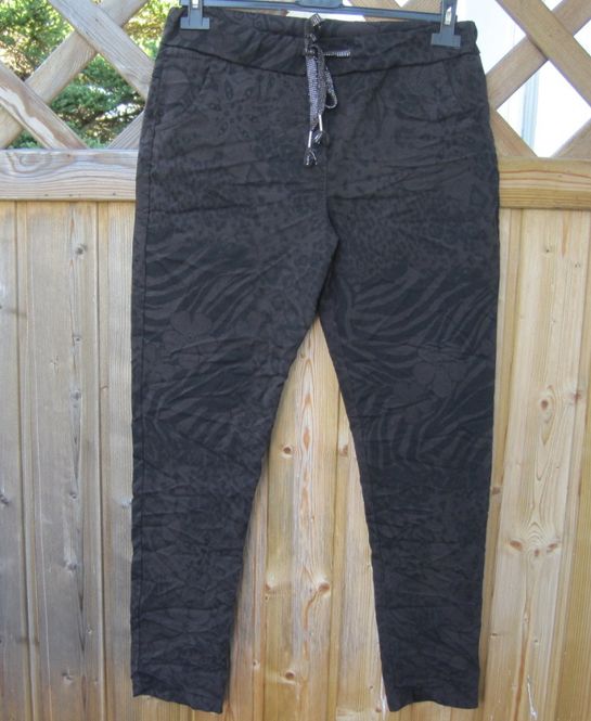 Huvudbild Madde Mönstrade Bruna Mirakelbyxor Stretchiga ...