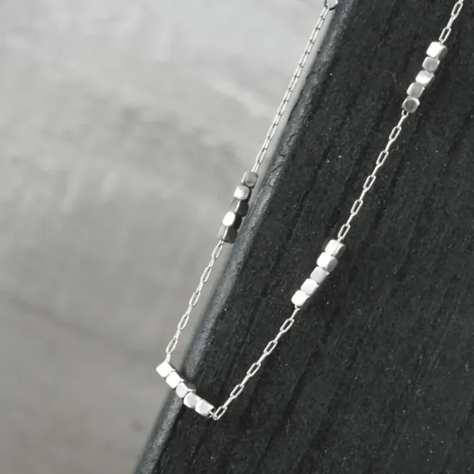 Huvudbild Stålhalsband Mini Kuber