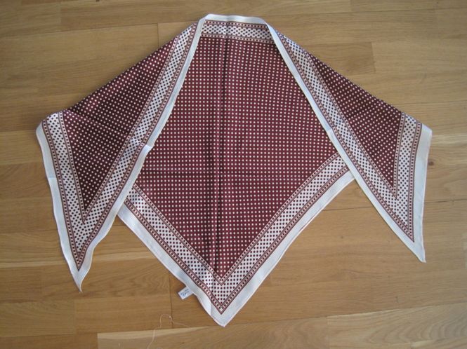 Huvudbild Vinröd Trekantig Prickig Scarf Viskos