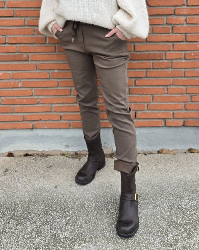 Madde Mullvadsbruna Mirakelbyxor Stretchiga Byxor