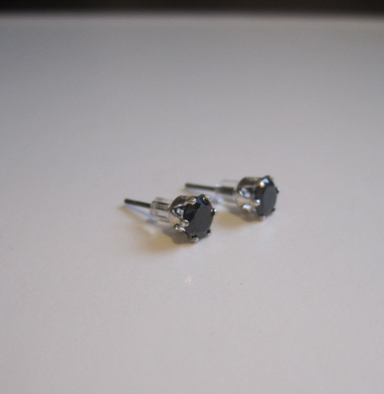 Örhängen Med Slipad Svart Kristall