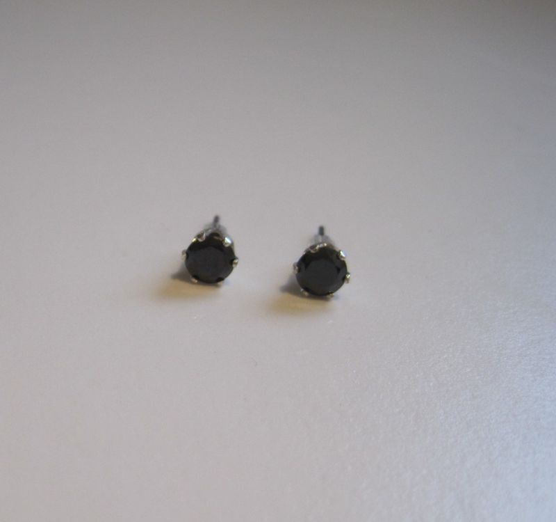 Örhängen Med Slipad Svart Kristall