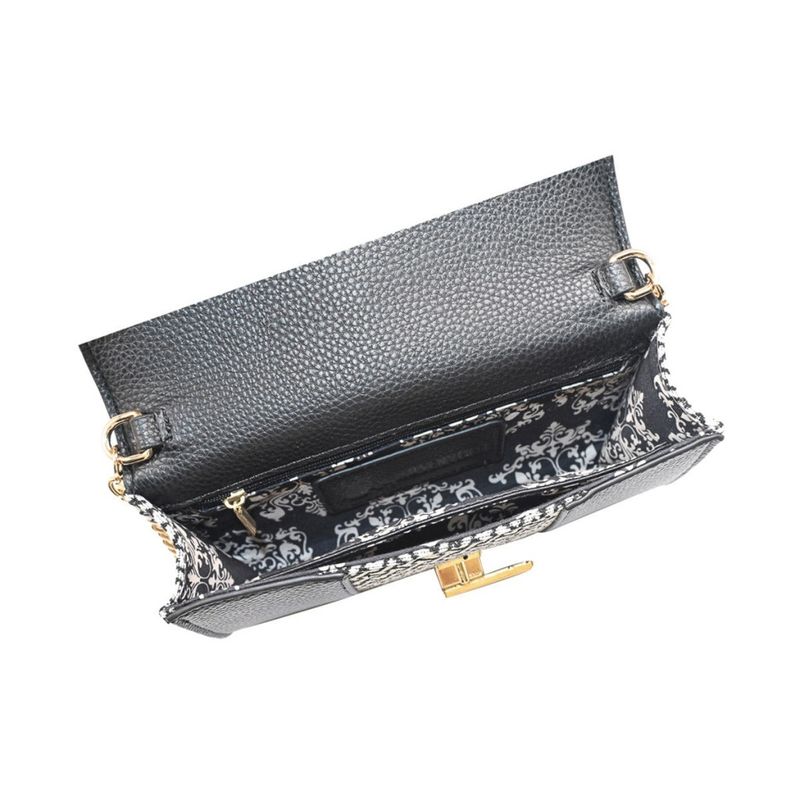Svart liten mönstrad kuvertväska clutch med axelrem kedja