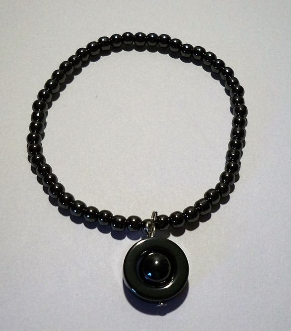 Huvudbild Elastiskt Armband Med Hänge Hematit Magnani ...