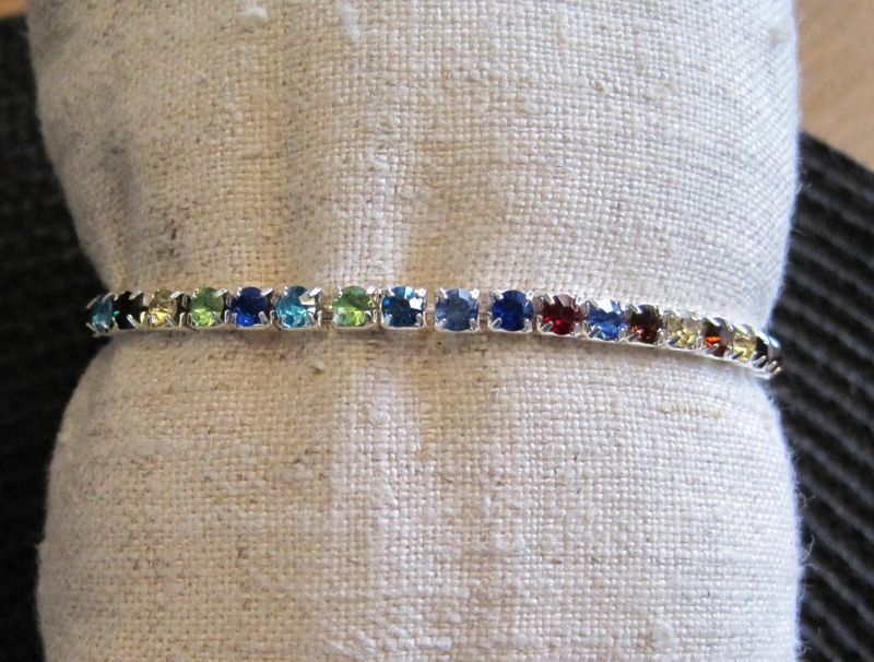 Elastiskt Strass armband Mixade Färger. Från Idar