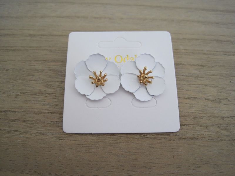 By Odahl Örhängen Vit Blomma