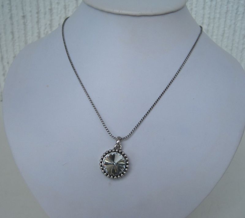 Långt Halsband Vit Rundel