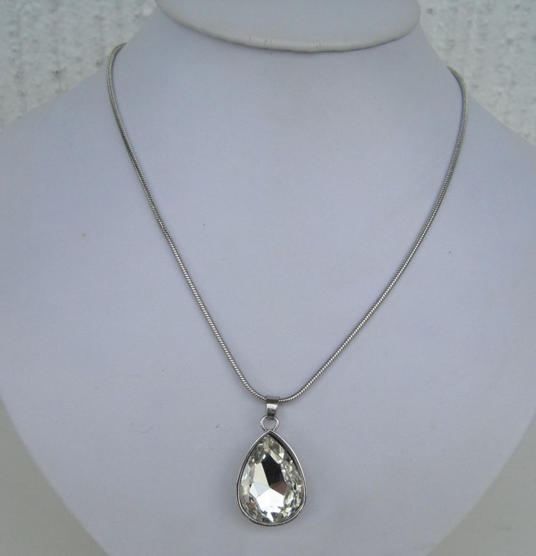 Långt Halsband Vit Droppe