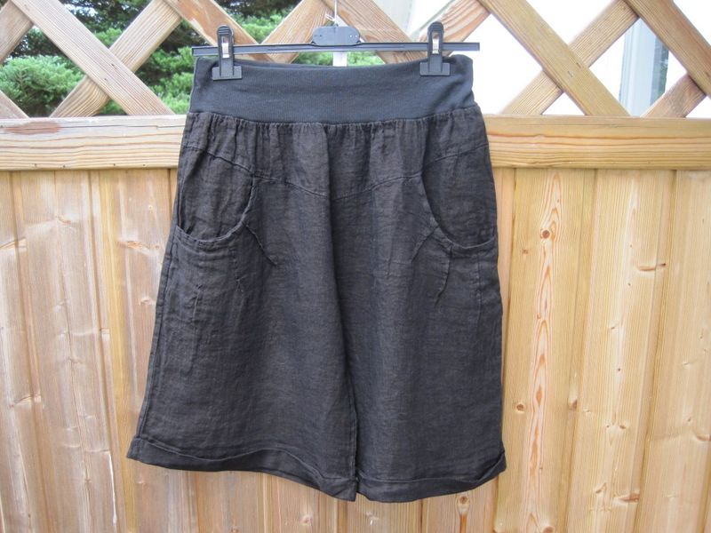 Svarta Knälånga Lätta Linneshorts