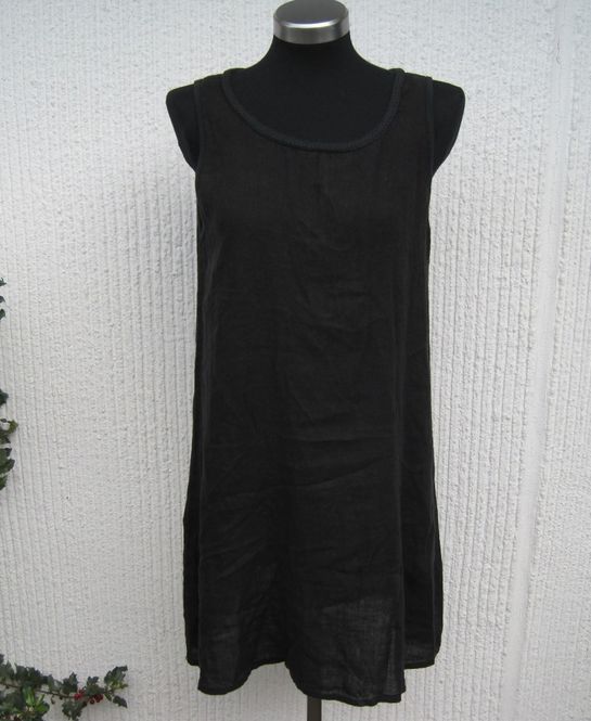 Huvudbild Svart ärmlös knälång linneklänning