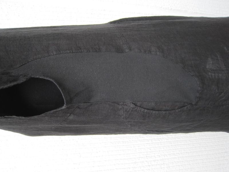 Svart linneklänning med holkärm Puro Lino