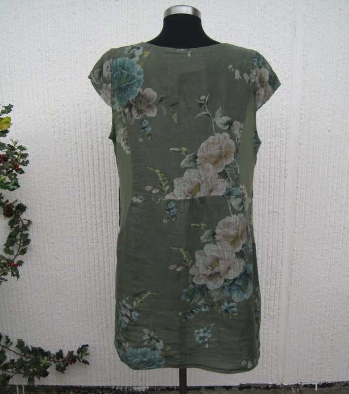 Kakigrön blommig linneklänning med holkärm Puro Lino