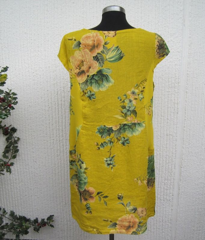 Gul blommig linneklänning med holkärm Puro Lino