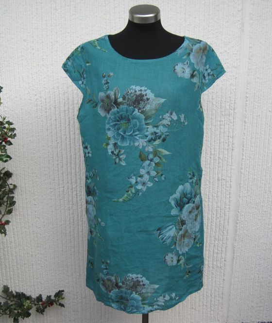 Huvudbild Petrolgrön blommig linneklänning med holkärm Puro ...