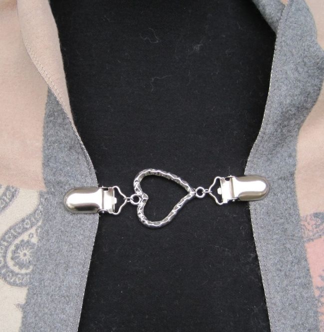 Huvudbild Silverfärgad Sjalklämma Hjärta