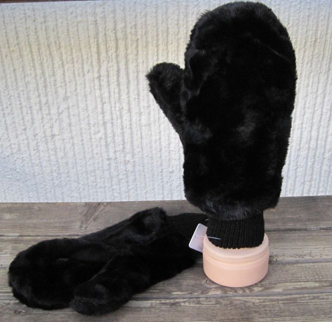 Huvudbild Svarta Tumvantar Med Fuskpäls