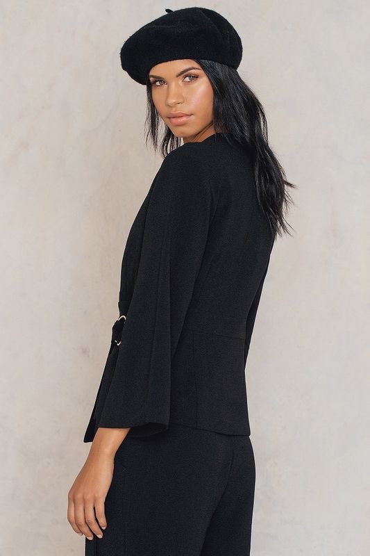 Svart jacka med skärp. Rut & Circle