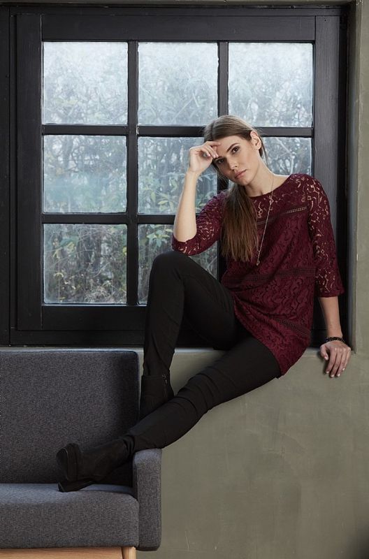 Marinblå Spetsklänning. Ze-Ze