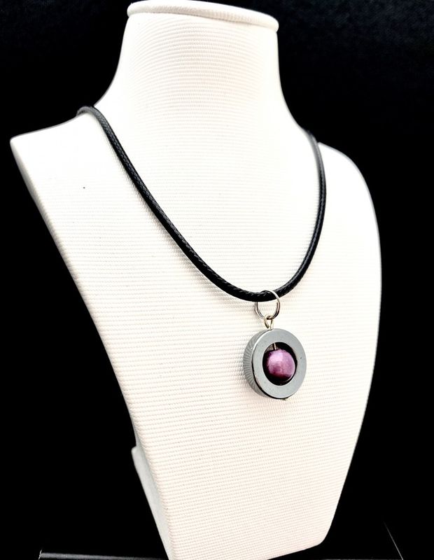 Halsband Hematit Med Violett Pärla Selma  Magnani Smyckesdesign