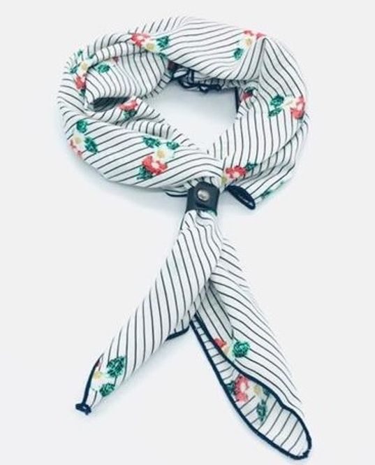 Huvudbild Vit Scarf Randig med blommor